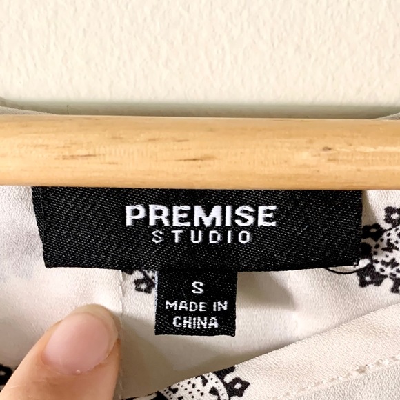 CLOSING SALE! 
🎉HP!!🎉 Premise Studio | White Sheer Top - Picture 3 of 3